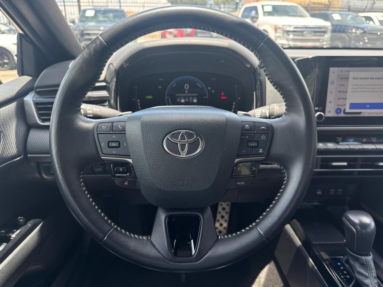 Toyota Camry Hybrid XLE 2025