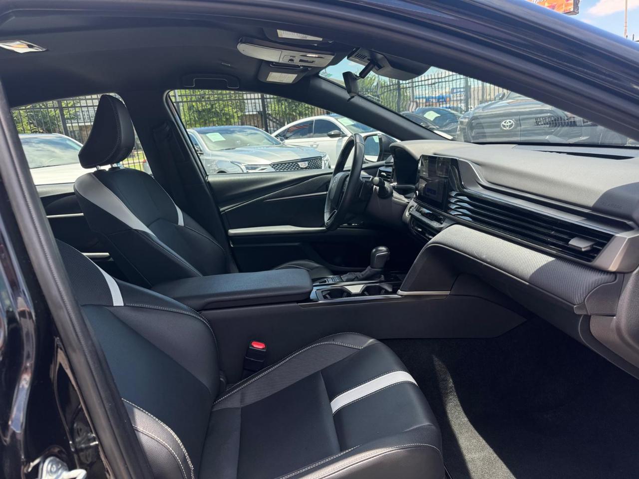 Toyota Camry Hybrid XLE 2025