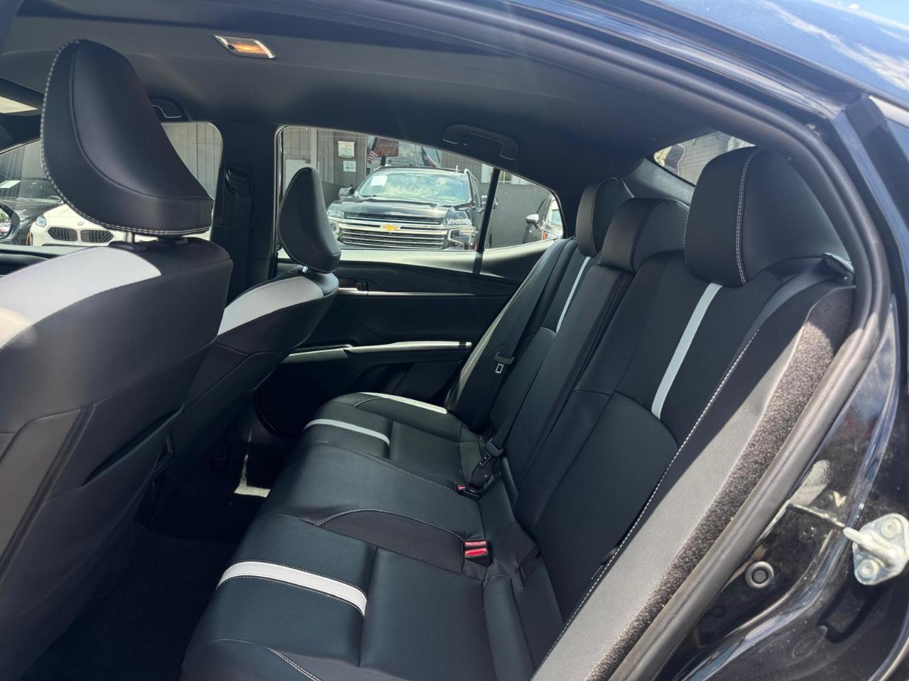Toyota Camry Hybrid XLE 2025