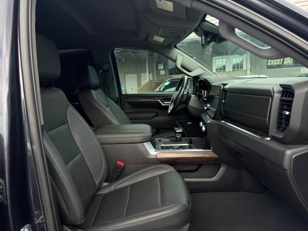 GMC Sierra 1500 SLT Crew Cab 4WD 2023