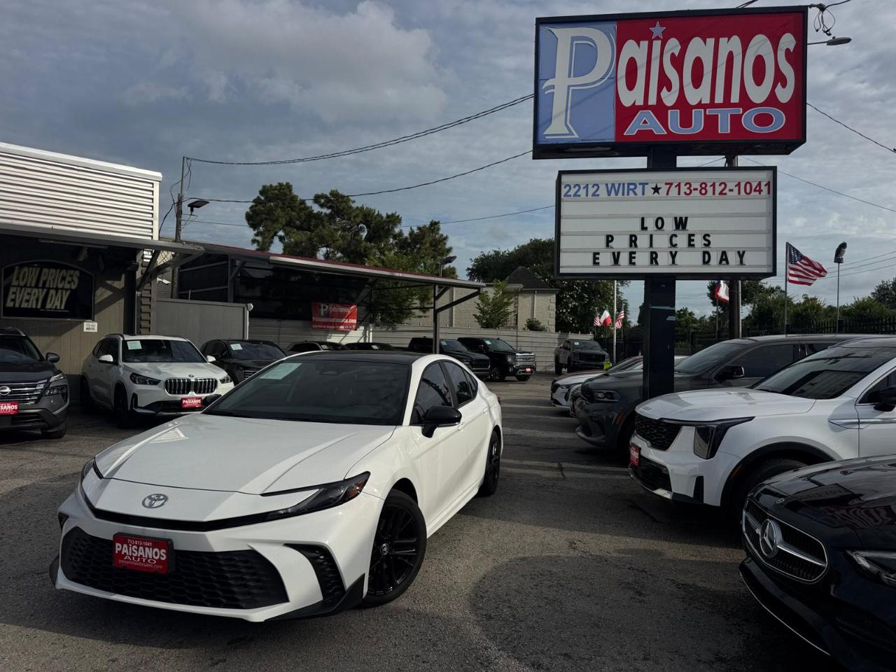 Toyota Camry Hybrid XLE 2025