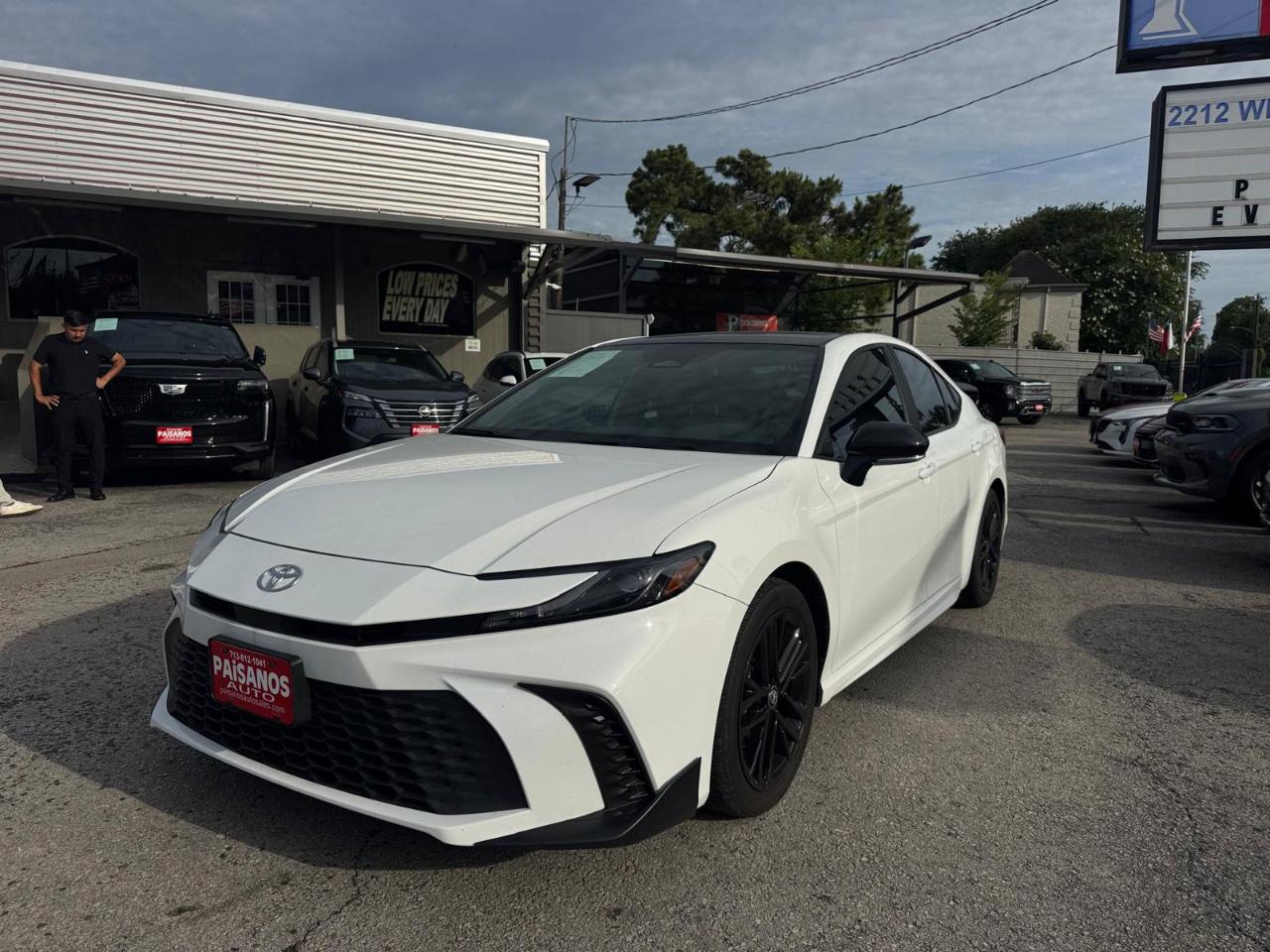 Toyota Camry Hybrid XLE 2025