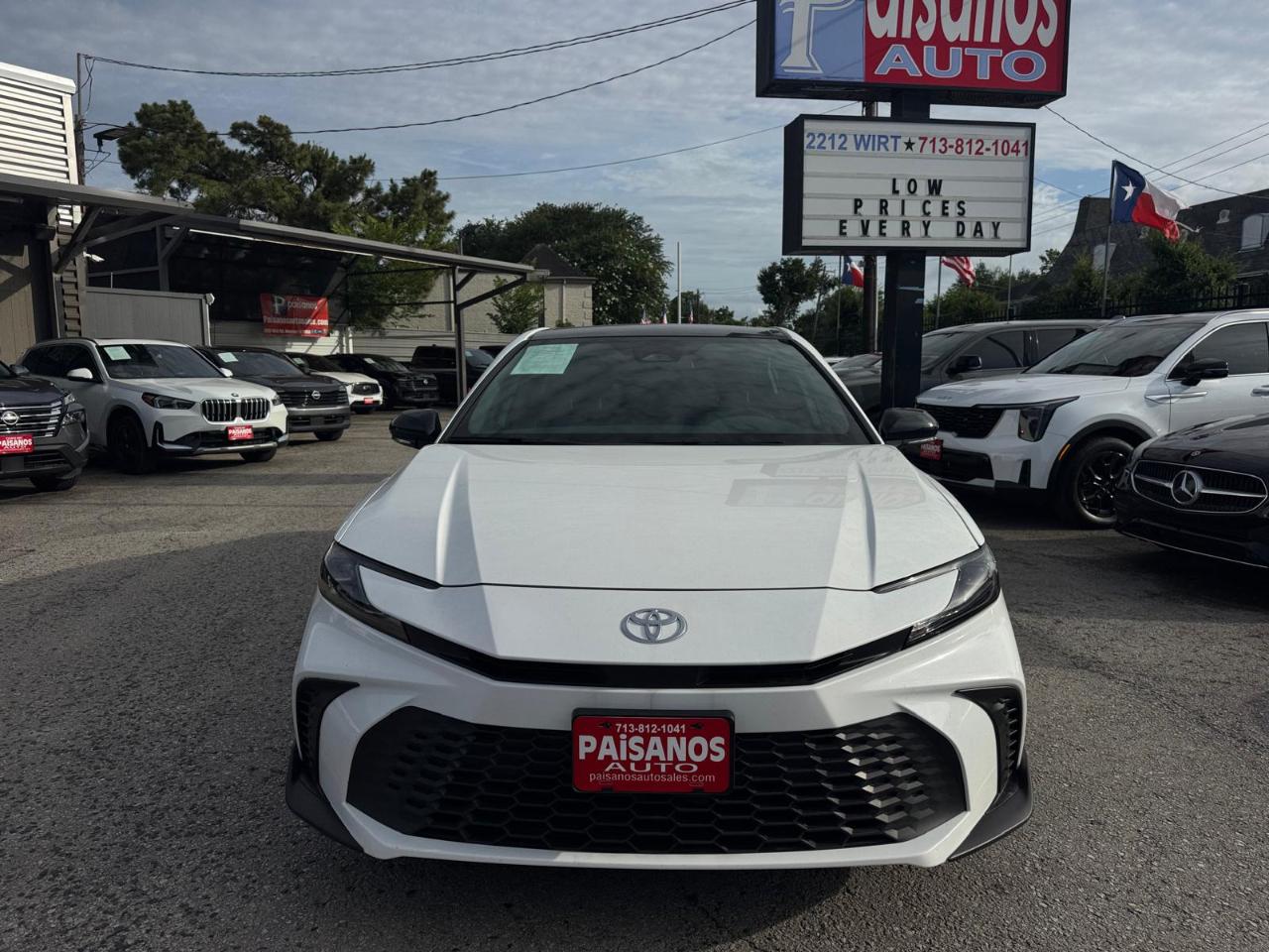 Toyota Camry Hybrid XLE 2025