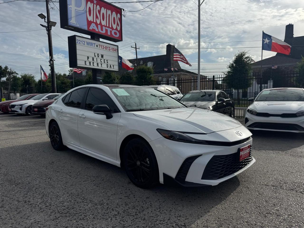 Toyota Camry Hybrid XLE 2025