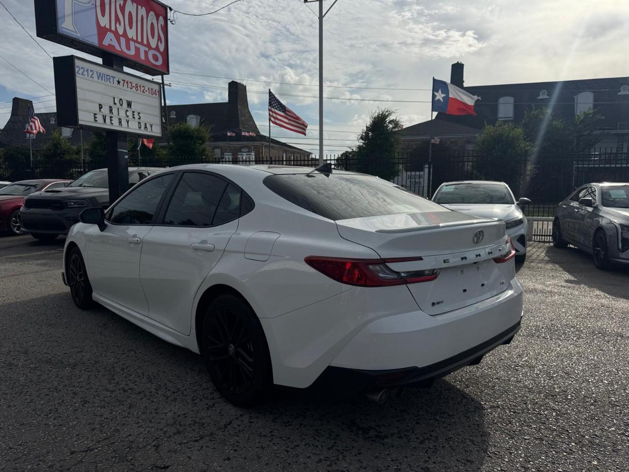 Toyota Camry Hybrid XLE 2025