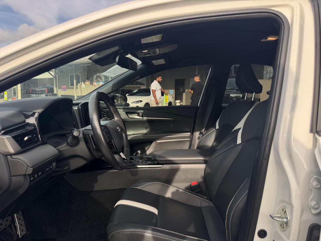 Toyota Camry Hybrid XLE 2025