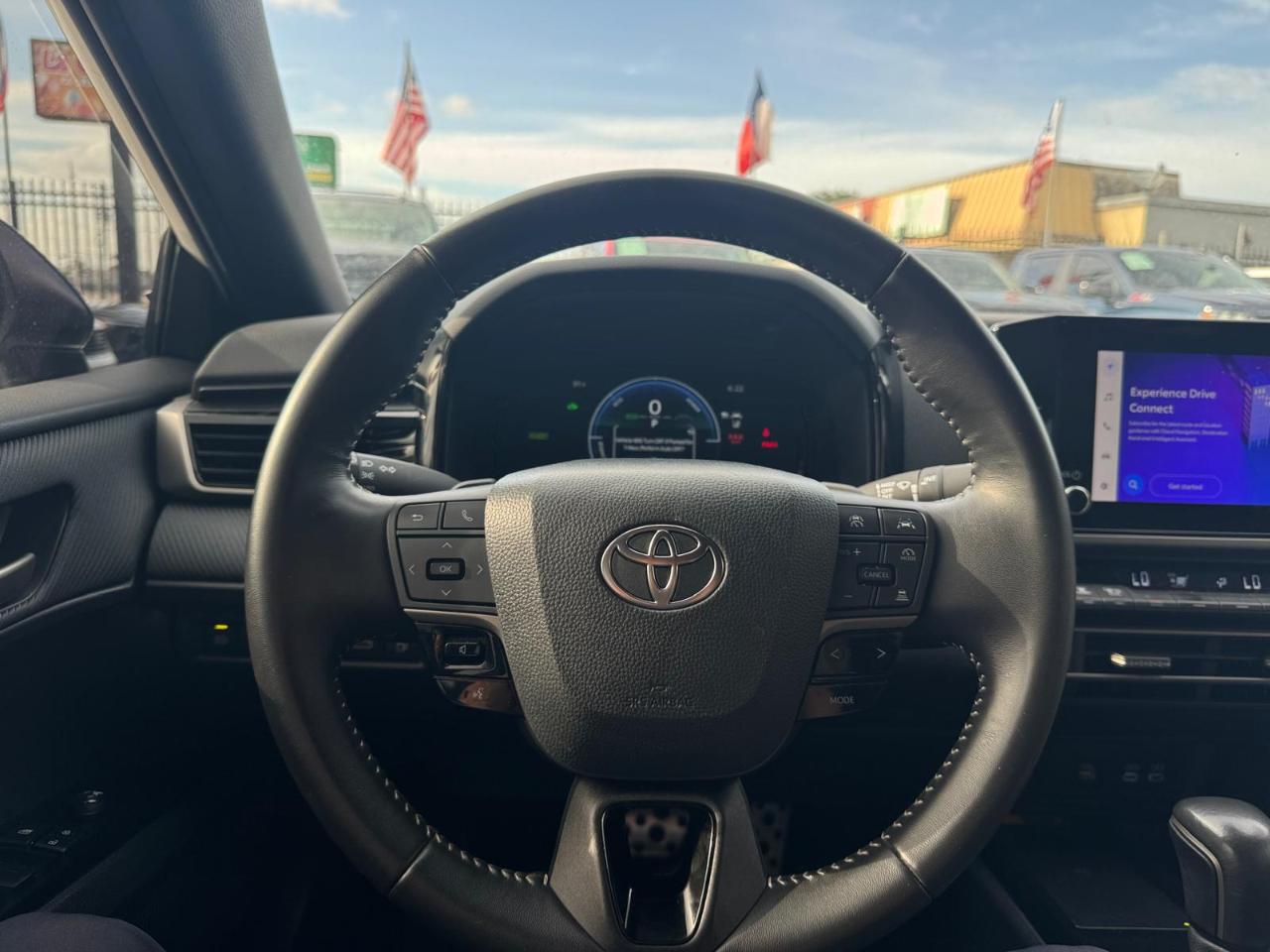 Toyota Camry Hybrid XLE 2025