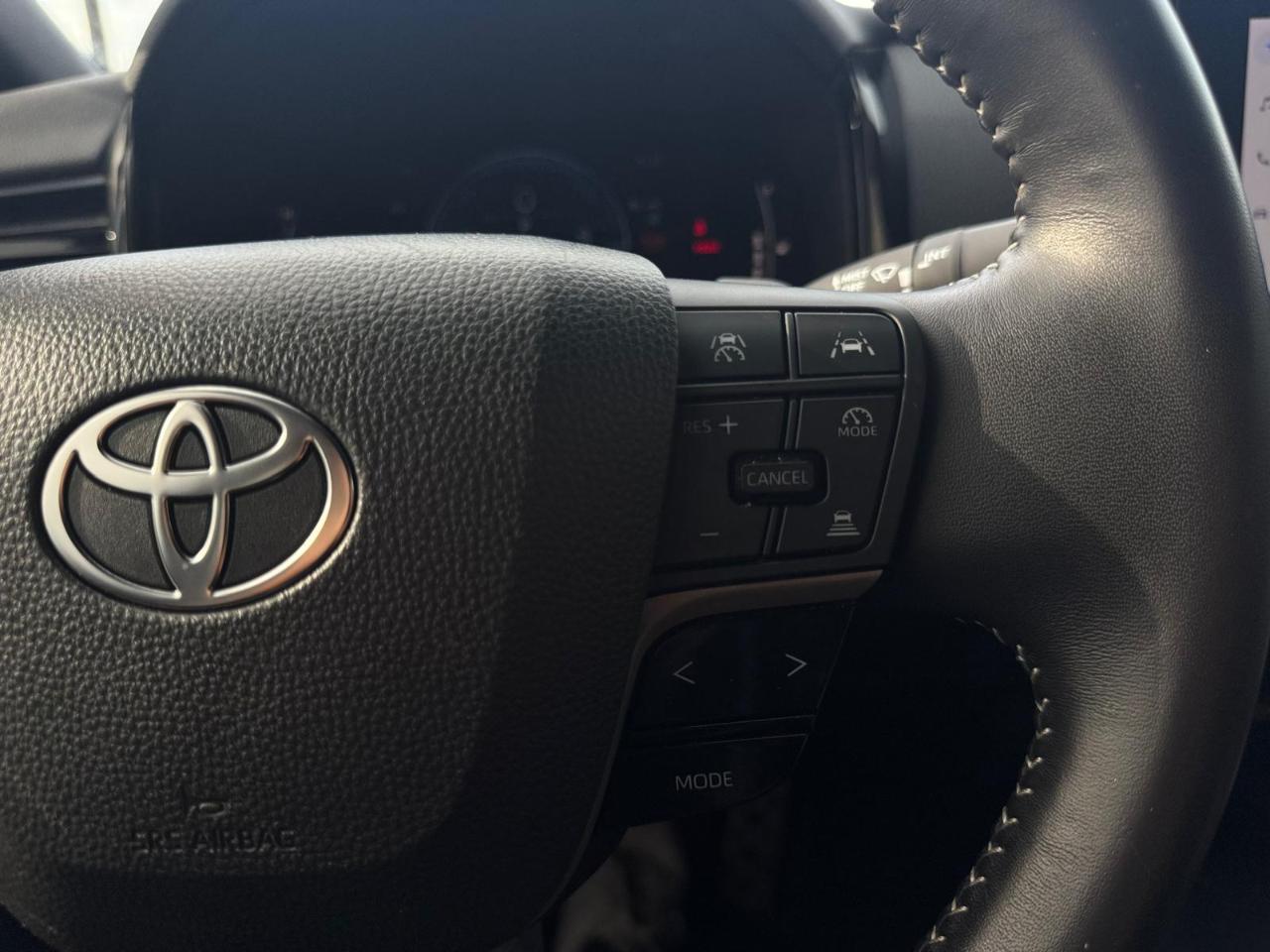 Toyota Camry Hybrid XLE 2025