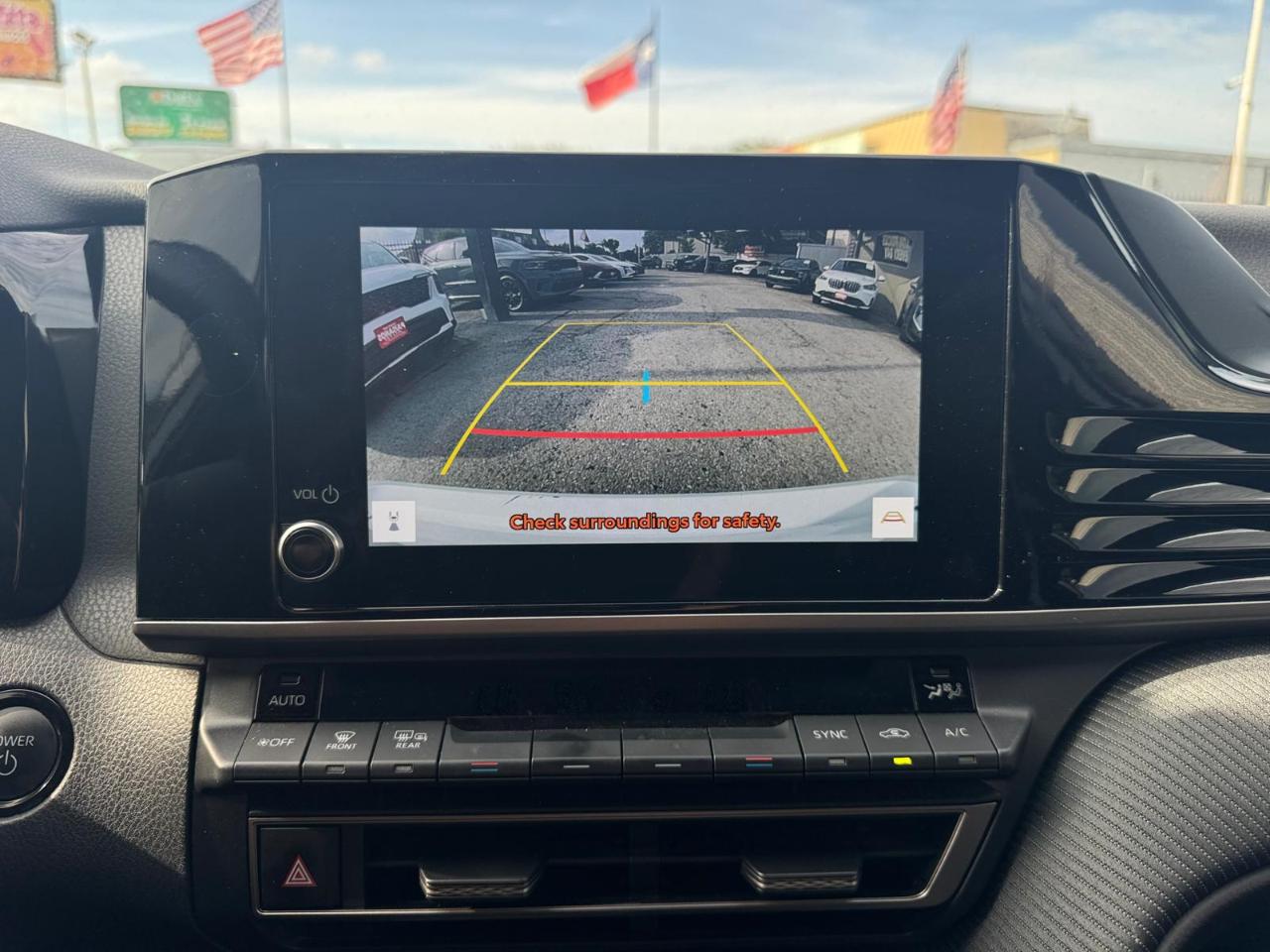 Toyota Camry Hybrid XLE 2025