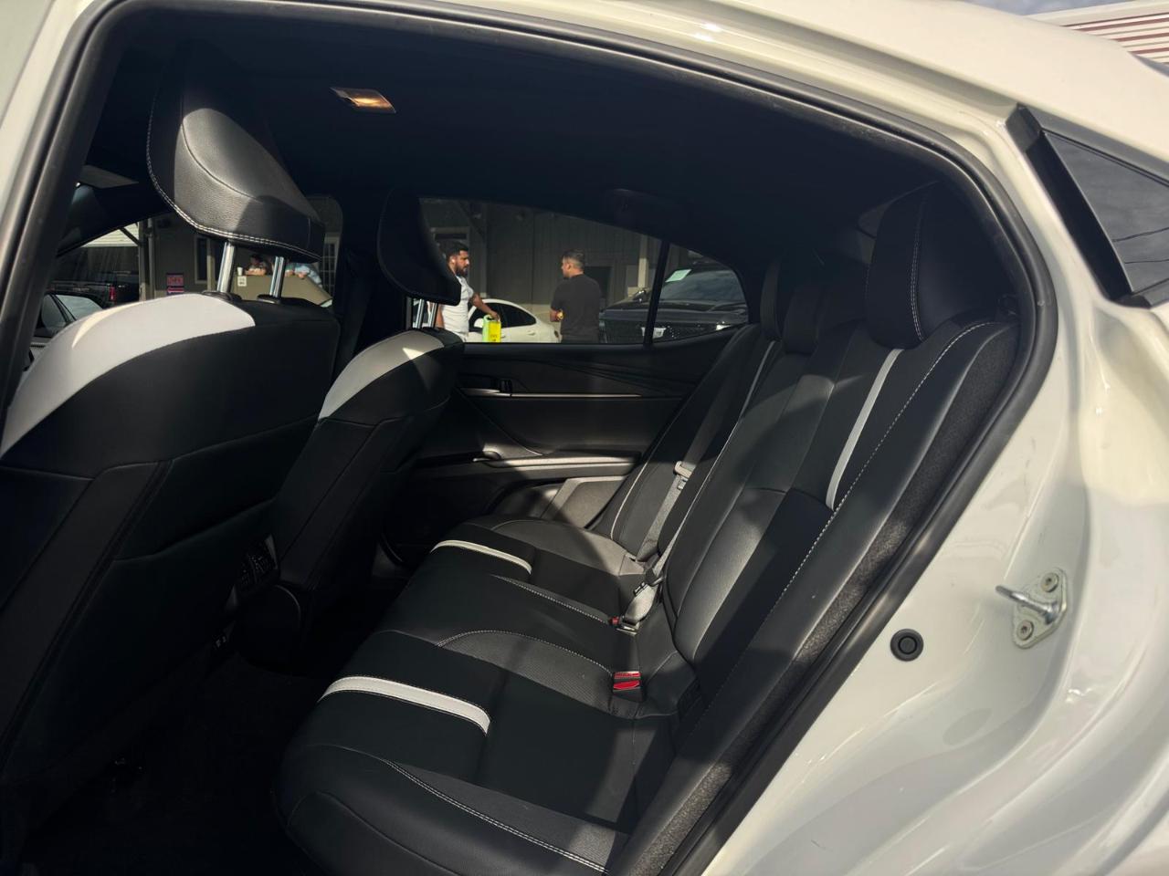 Toyota Camry Hybrid XLE 2025