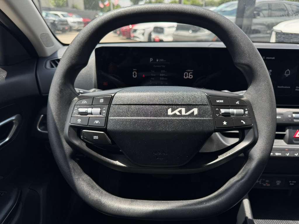 Kia K4 LX 2025