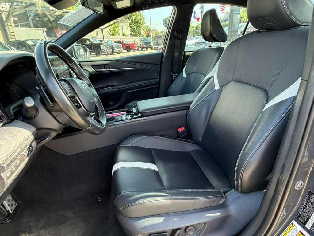 Toyota Camry Hybrid XLE 2025