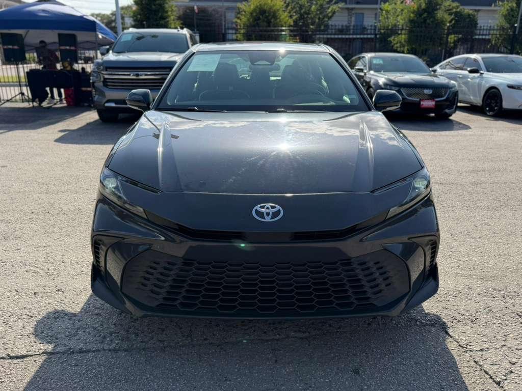 Toyota Camry Hybrid XLE 2025