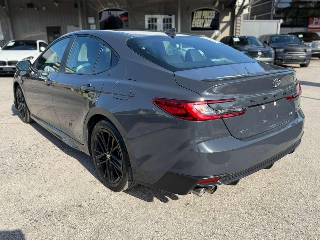 Toyota Camry Hybrid XLE 2025