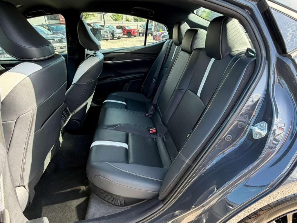 Toyota Camry Hybrid XLE 2025