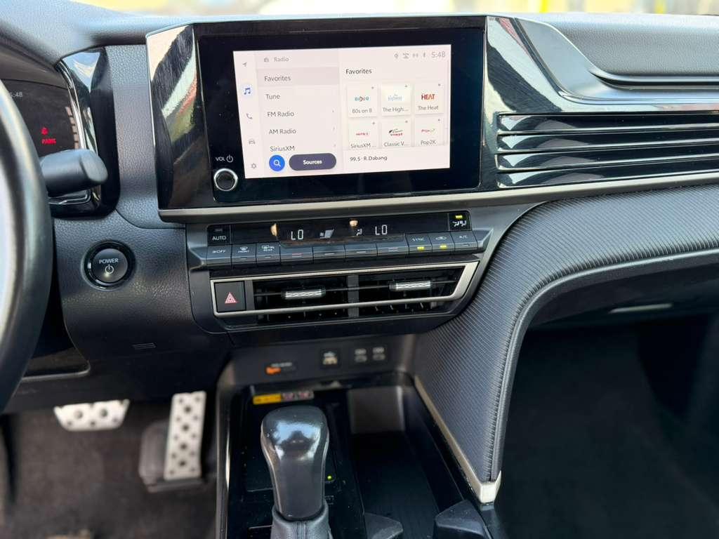 Toyota Camry Hybrid XLE 2025