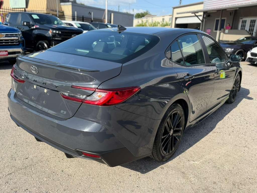 Toyota Camry Hybrid XLE 2025