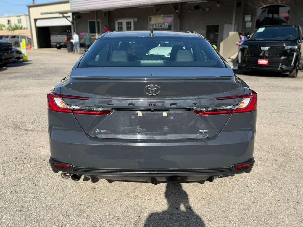 Toyota Camry Hybrid XLE 2025