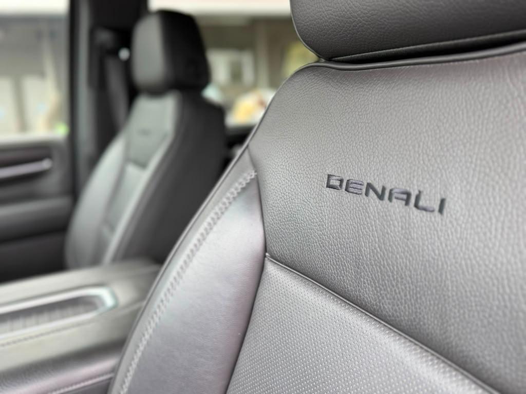 GMC Yukon XL Denali 4WD 2021