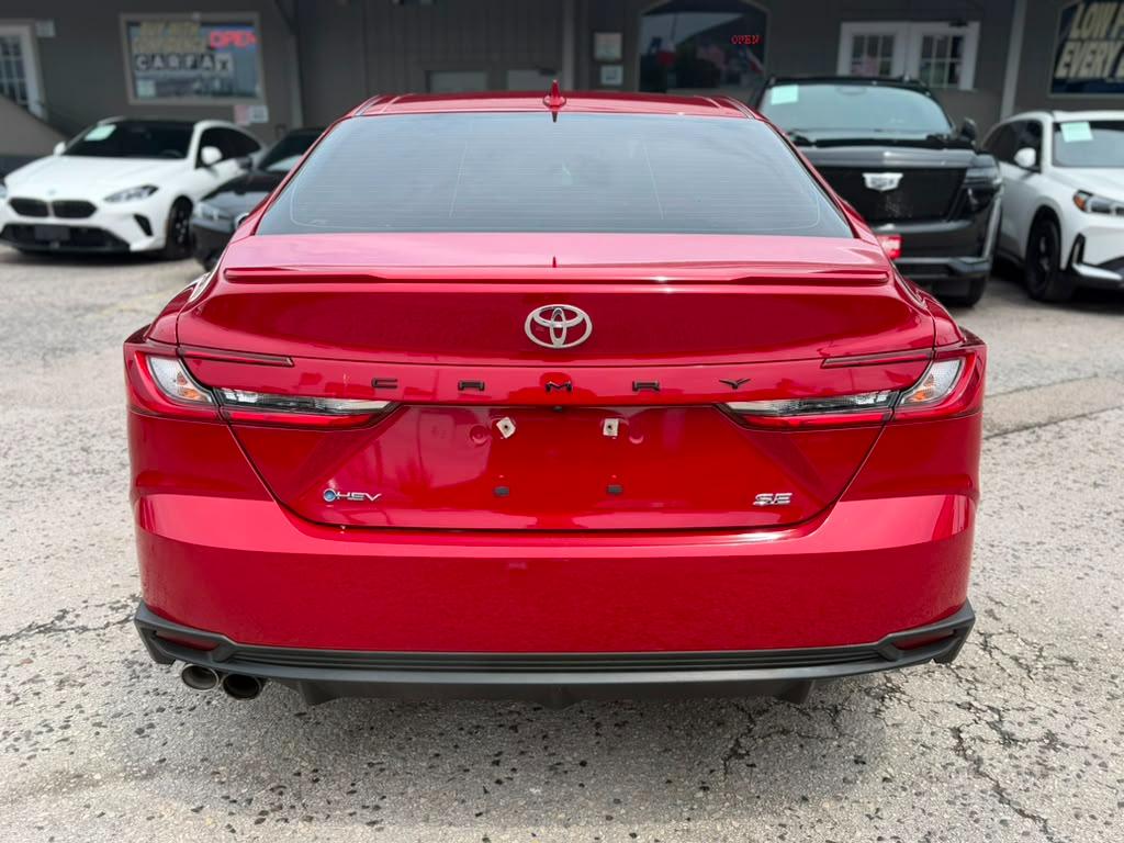 Toyota Camry Hybrid SE 2025