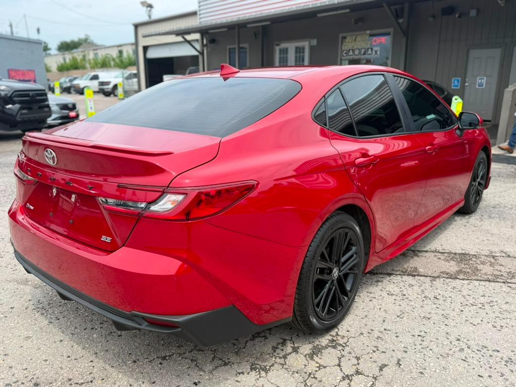 Toyota Camry Hybrid SE 2025