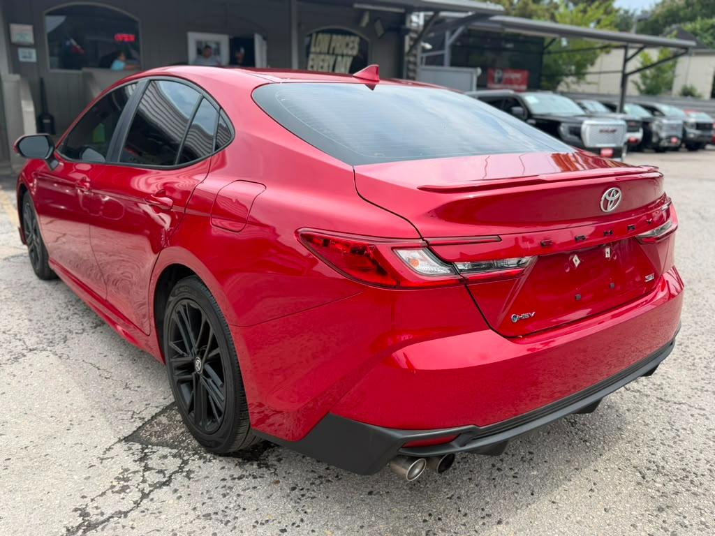 Toyota Camry Hybrid SE 2025