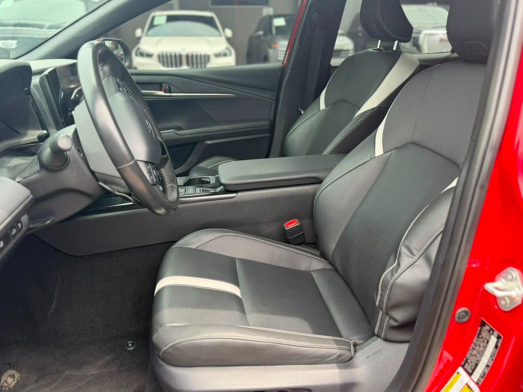 Toyota Camry Hybrid SE 2025