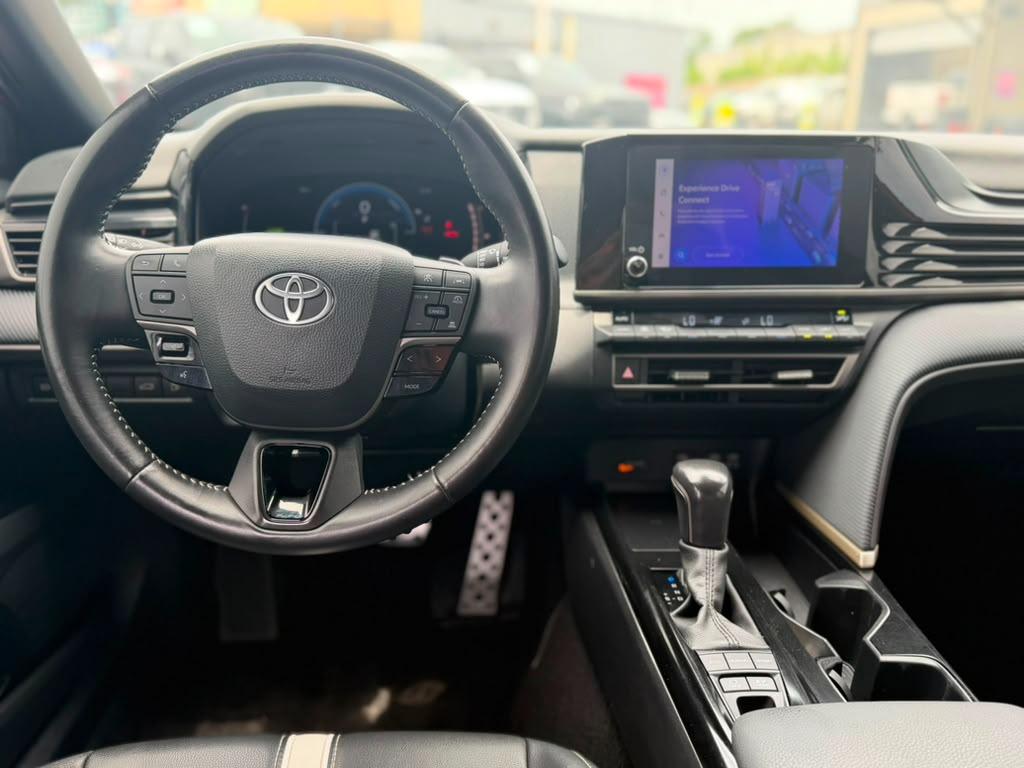 Toyota Camry Hybrid SE 2025