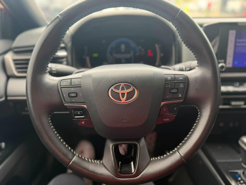 Toyota Camry Hybrid SE 2025