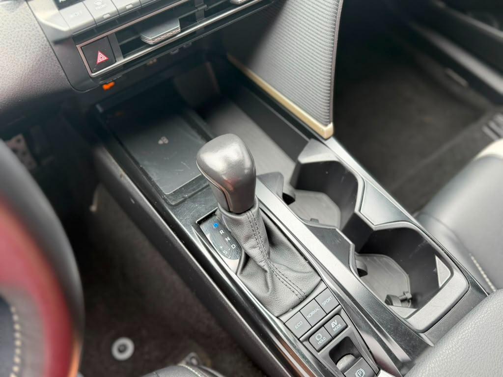 Toyota Camry Hybrid SE 2025