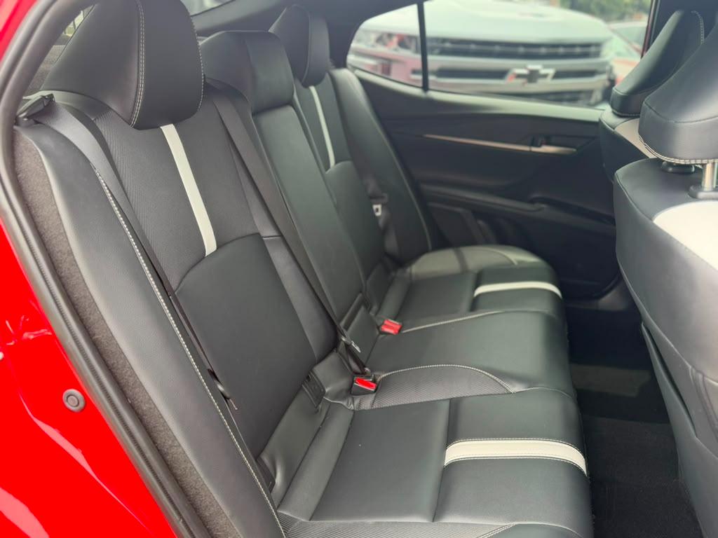 Toyota Camry Hybrid SE 2025