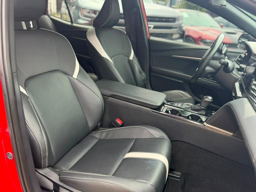 Toyota Camry Hybrid SE 2025