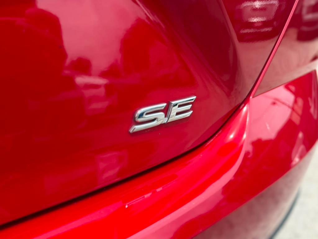 Toyota Camry Hybrid SE 2025