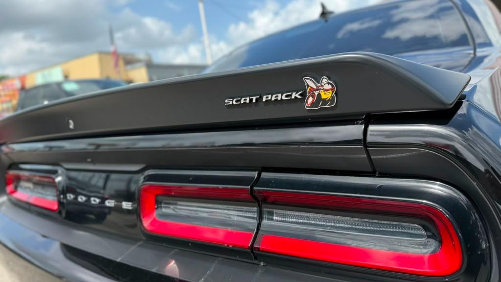 Dodge Challenger  2021