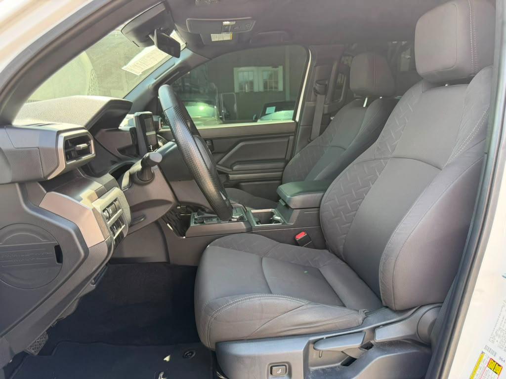 Toyota Tacoma SR5 2025