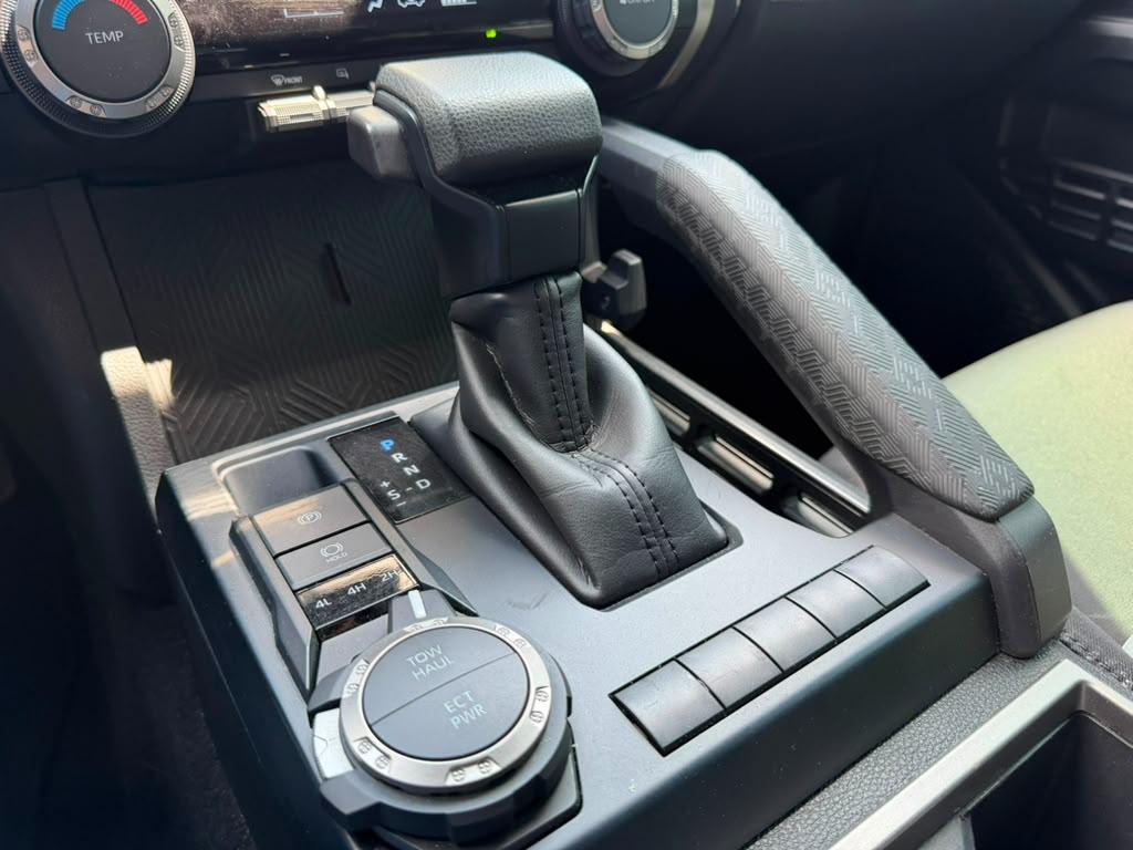 Toyota Tacoma SR5 2025