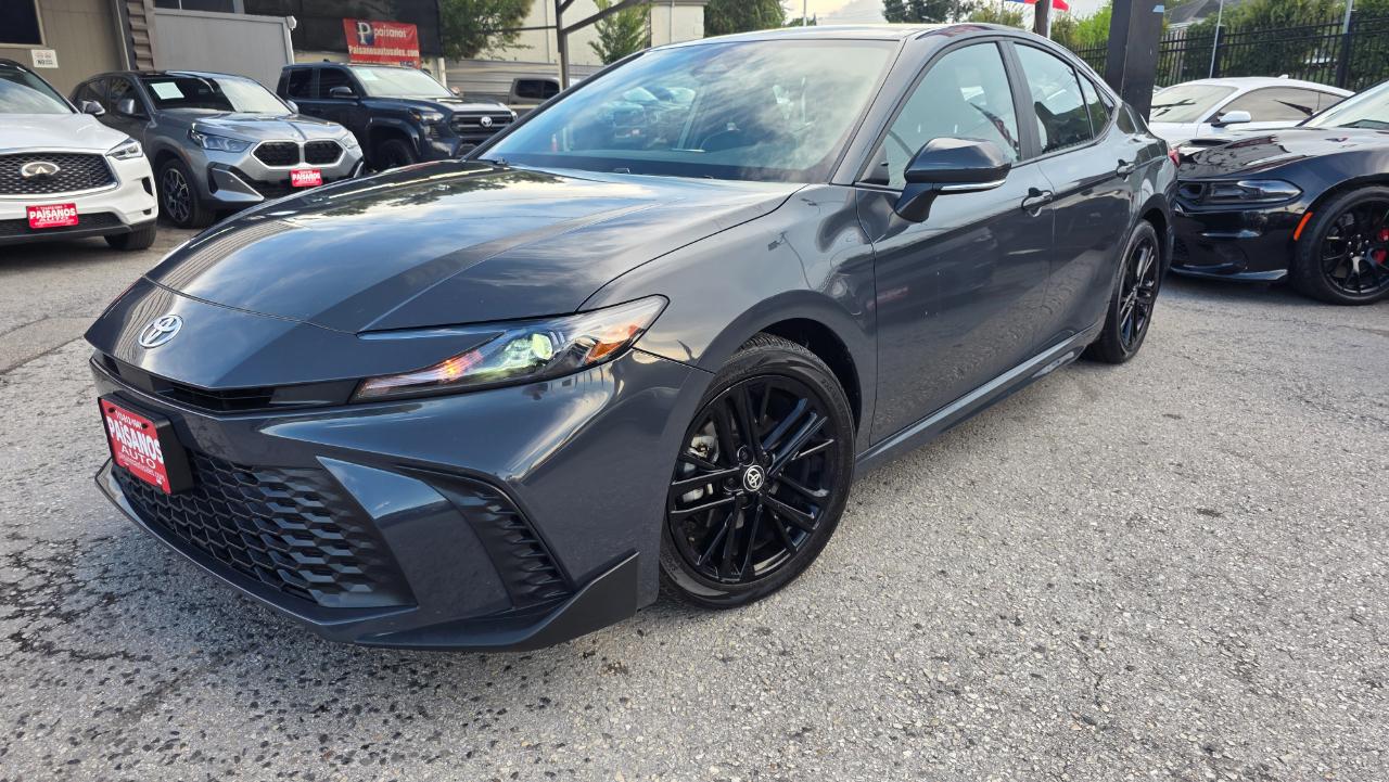 Toyota Camry Hybrid SE 2025