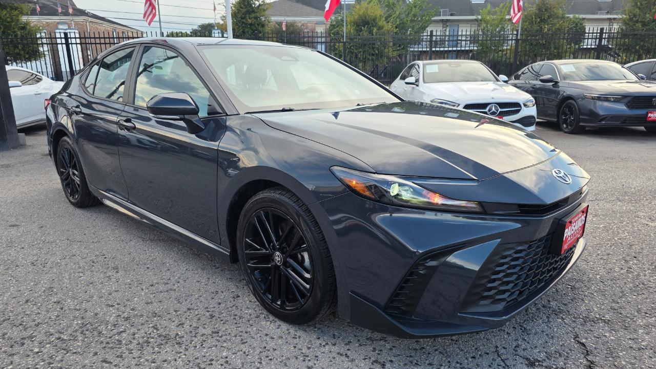 Toyota Camry Hybrid SE 2025