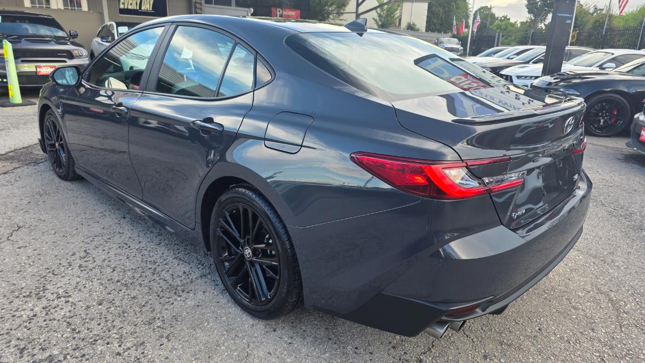 Toyota Camry Hybrid SE 2025