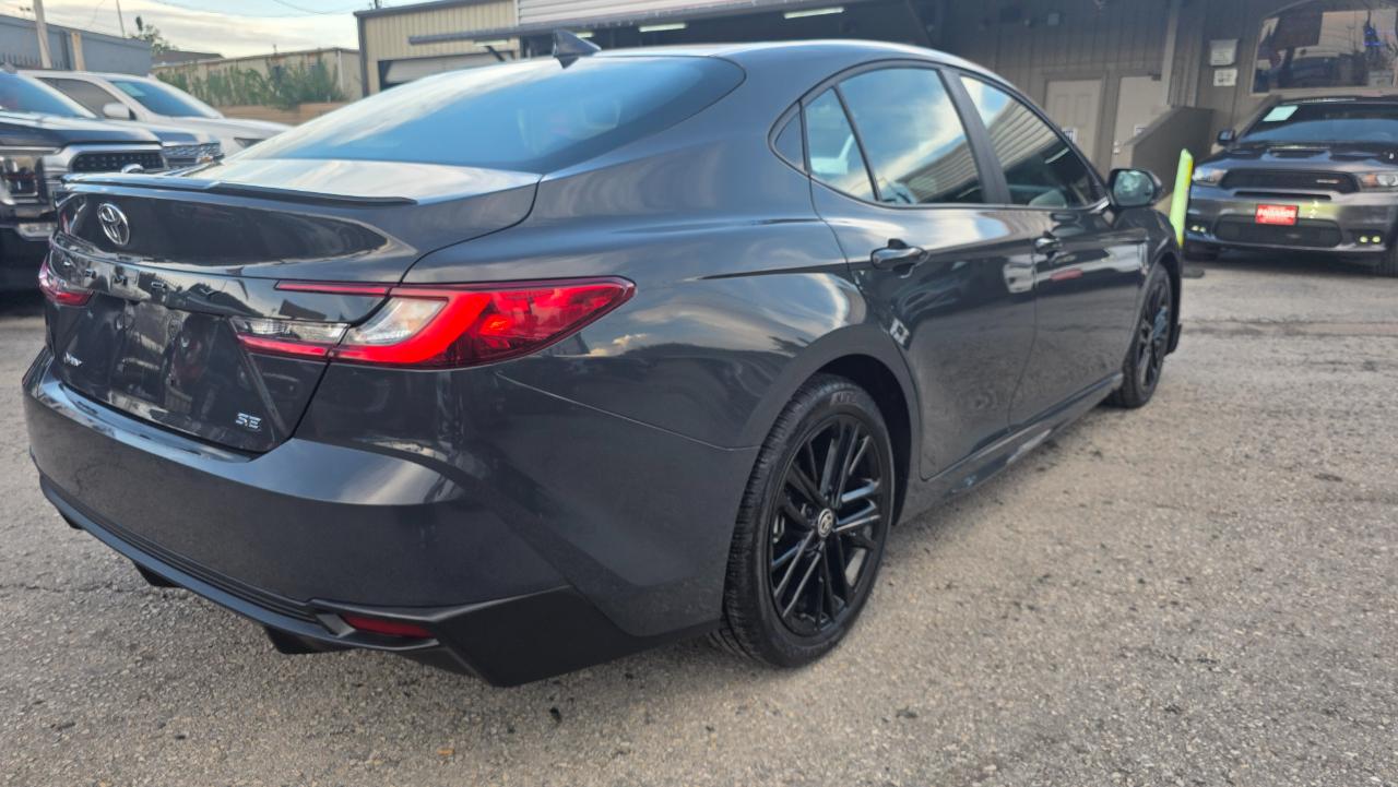 Toyota Camry Hybrid SE 2025