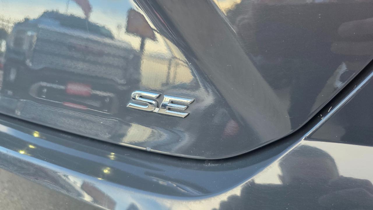 Toyota Camry Hybrid SE 2025