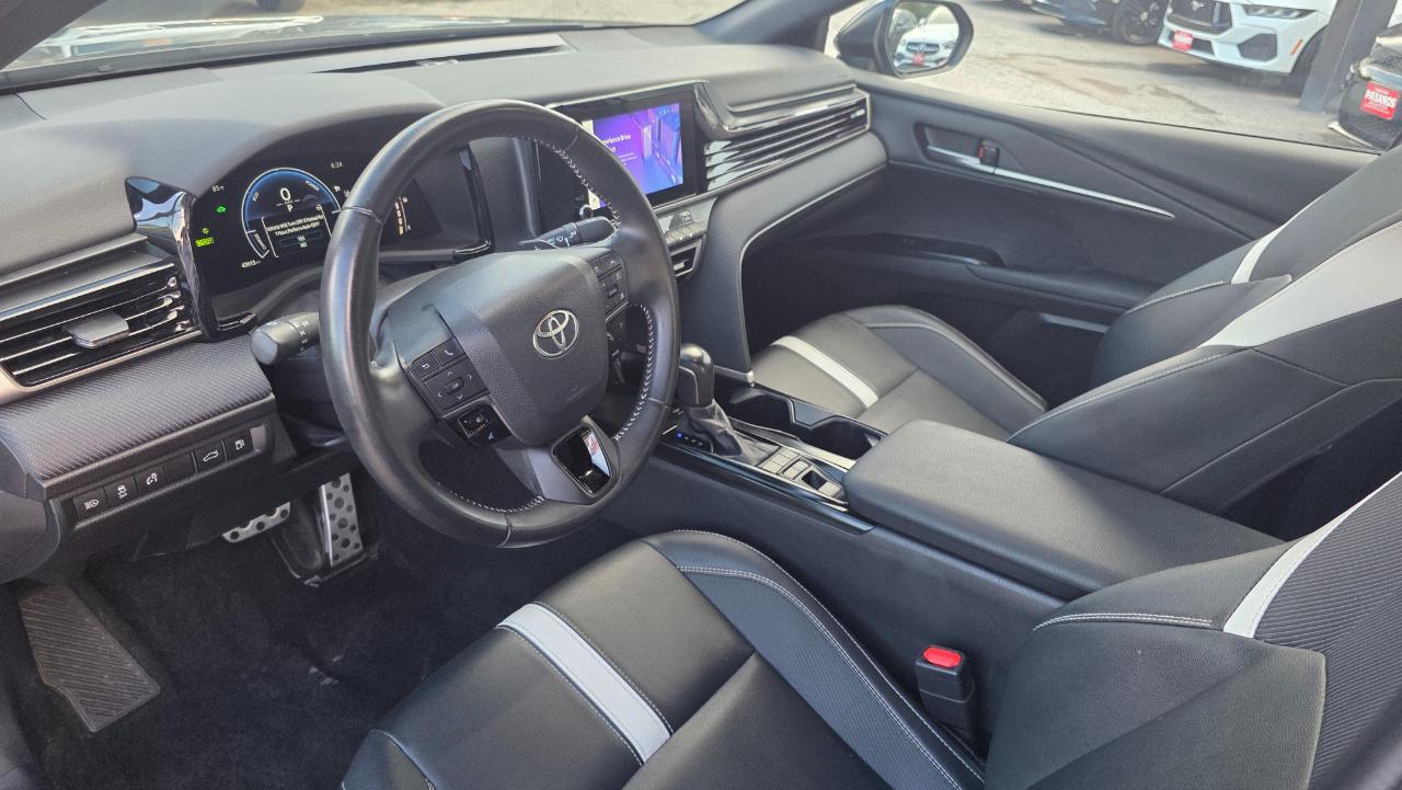 Toyota Camry Hybrid SE 2025