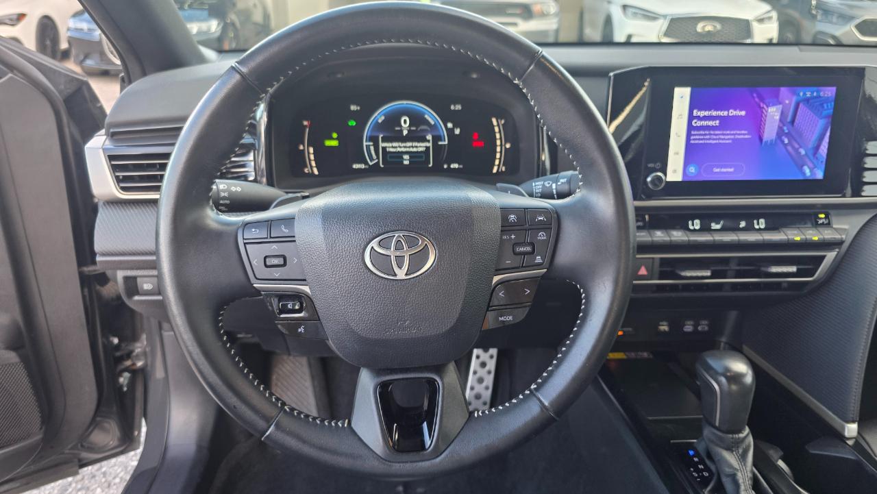 Toyota Camry Hybrid SE 2025