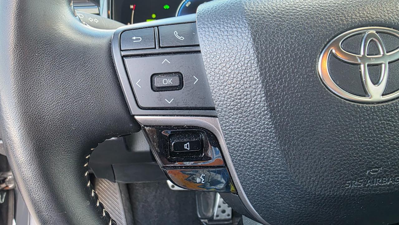 Toyota Camry Hybrid SE 2025