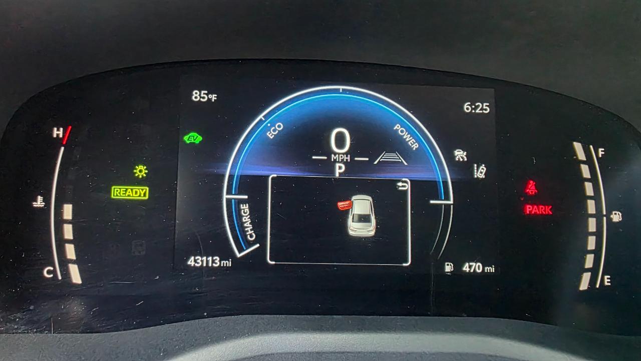 Toyota Camry Hybrid SE 2025
