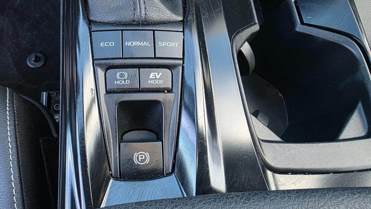 Toyota Camry Hybrid SE 2025