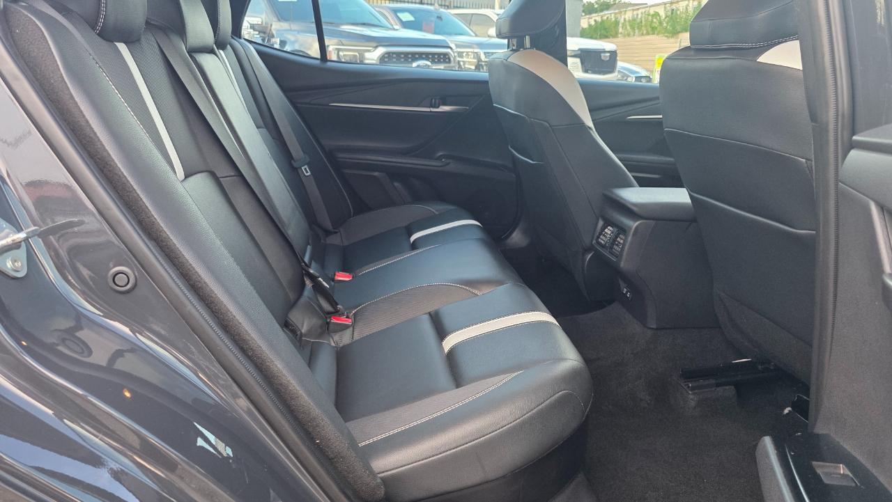 Toyota Camry Hybrid SE 2025
