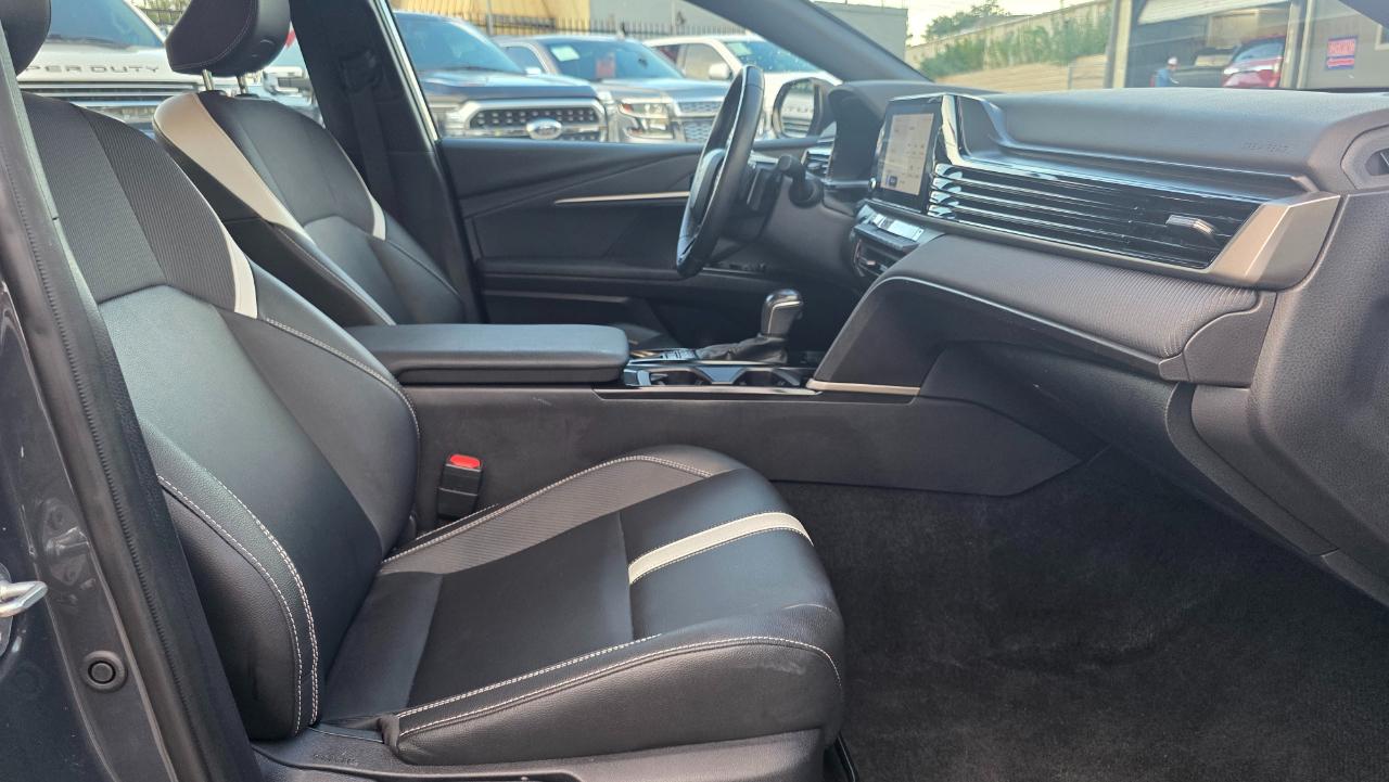 Toyota Camry Hybrid SE 2025