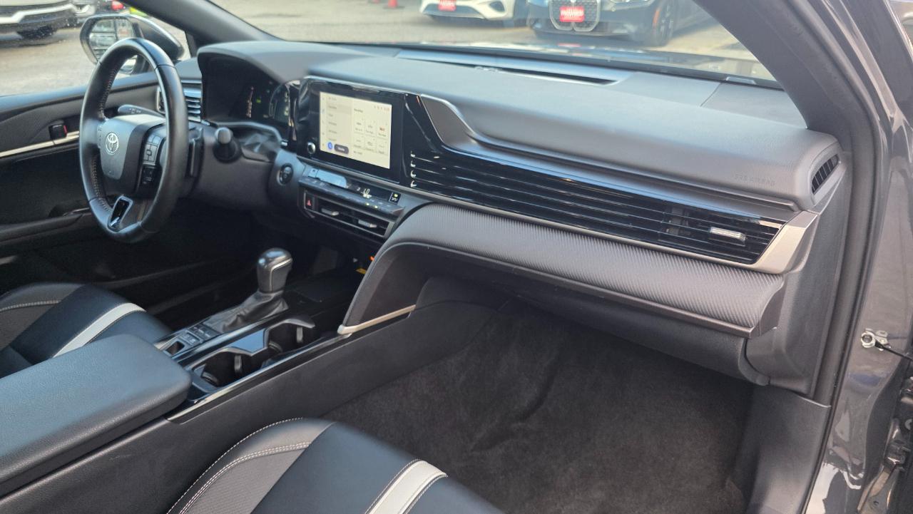 Toyota Camry Hybrid SE 2025