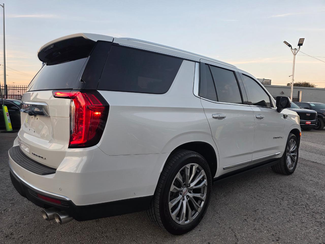 GMC Yukon Denali 4WD 2021